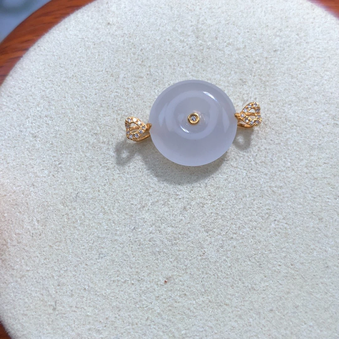 翡翠18K金镶嵌项链平安扣