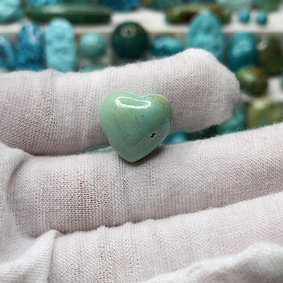 风***静绿松石未镶嵌天然原矿 地大质检