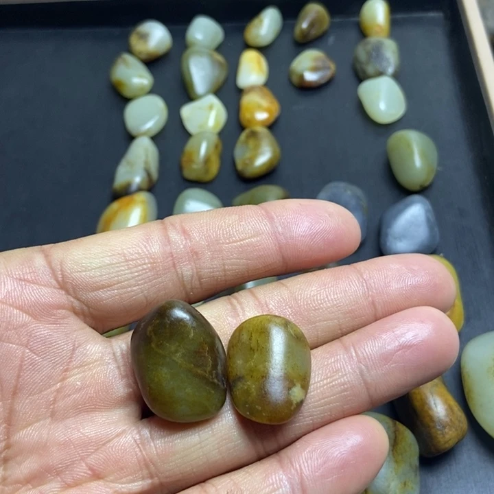 吴***辑和田玉（糖玉）未镶嵌珠宝奇石