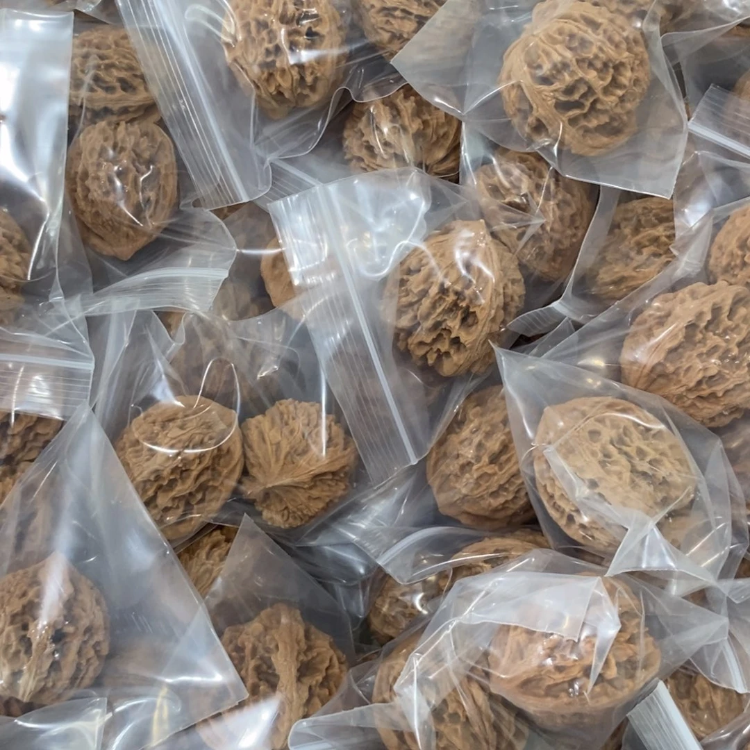 文玩核桃吊坠通天八