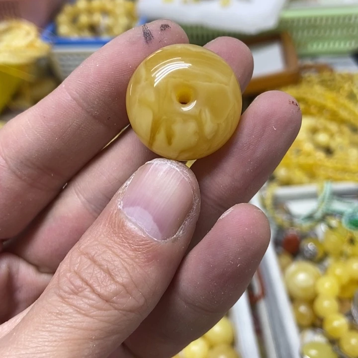 蜜蜡未镶嵌裸石吊坠