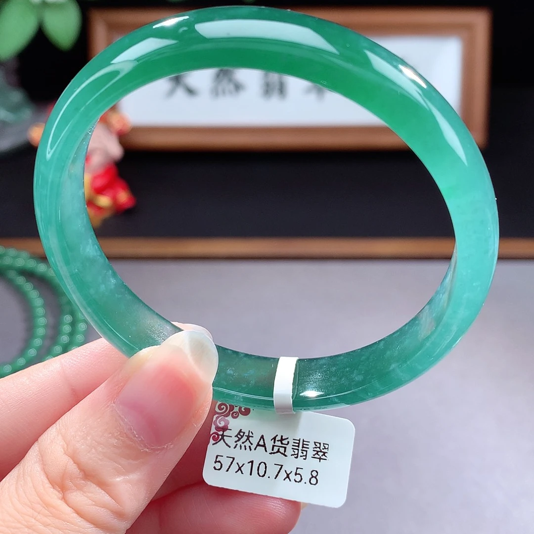 未镶嵌手镯（圆镯）翡翠