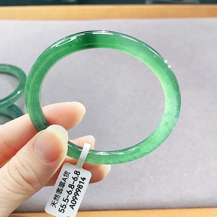 翡翠未镶嵌手镯（圆镯）