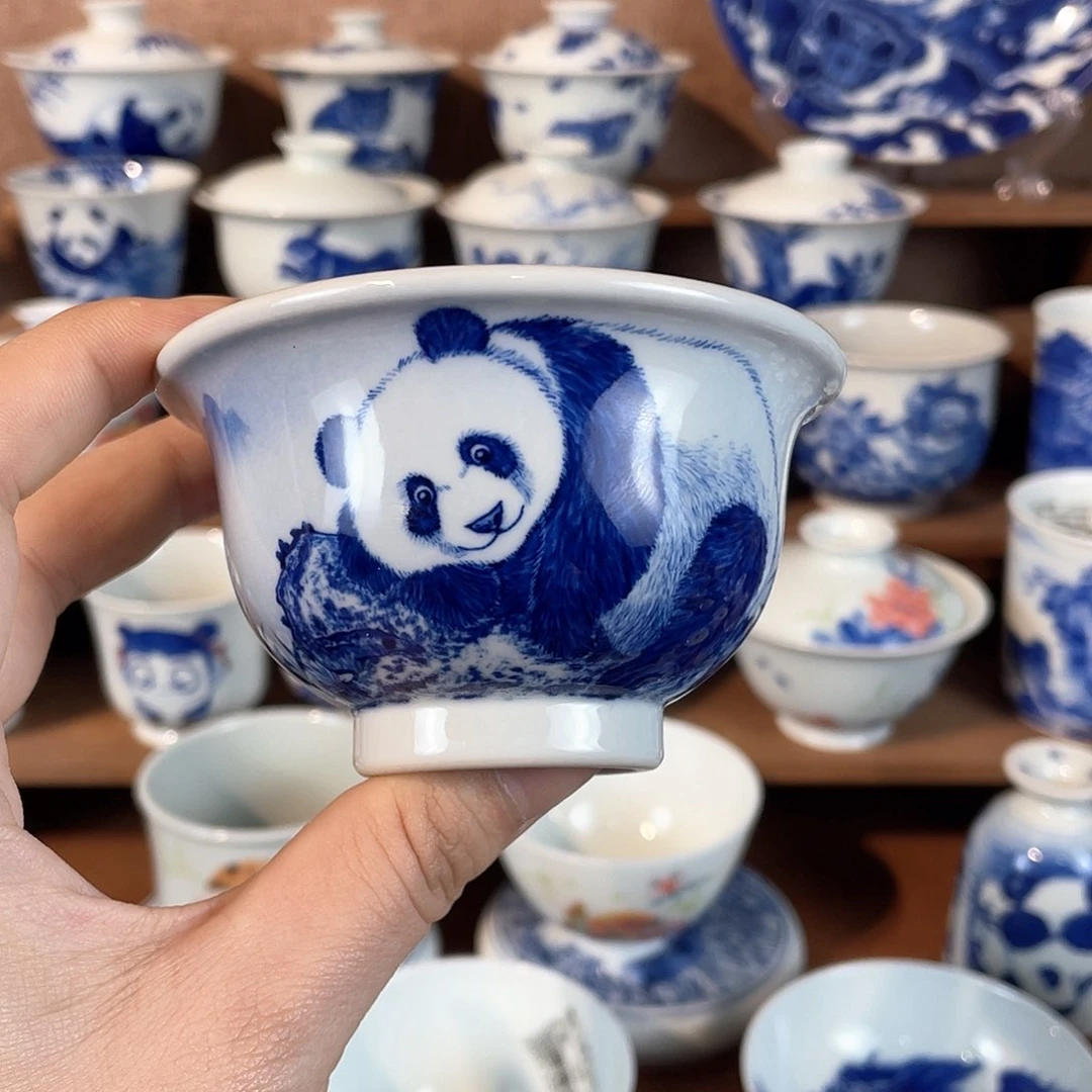 泥藝青花熊猫压手杯