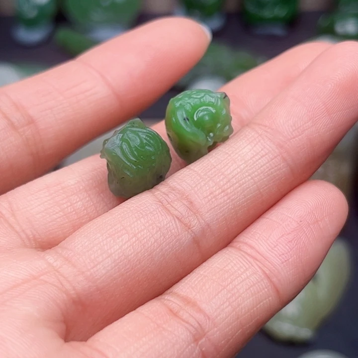 和田玉颈饰未镶嵌沐***^