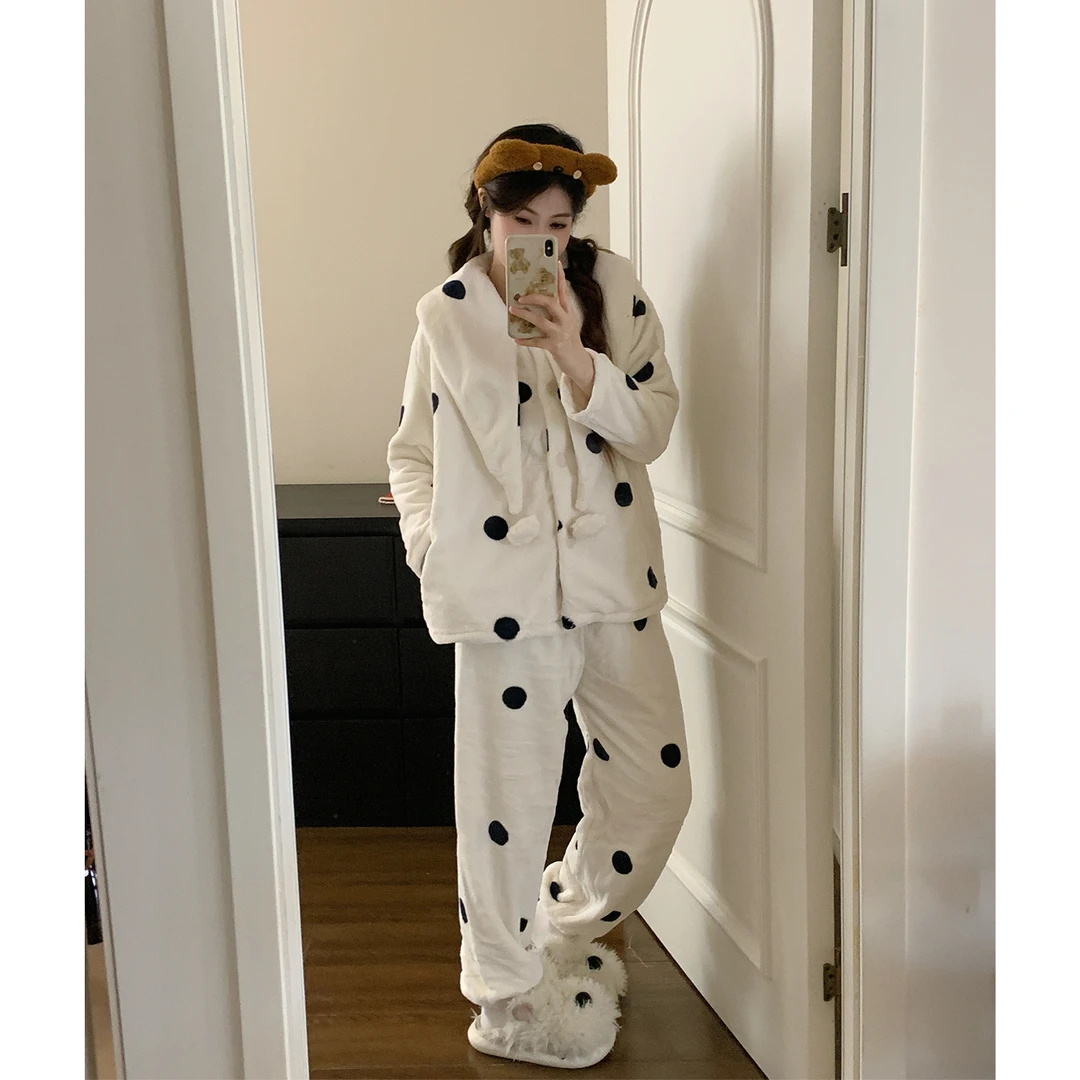 睡衣女冬季加厚法兰绒简约圆点大翻领宽松休闲可外穿家居服两件套