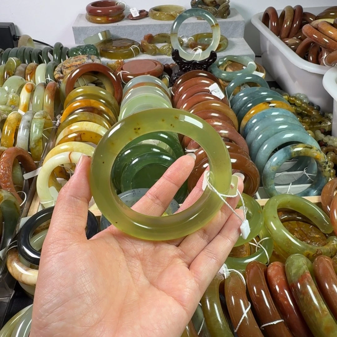 蛇纹石玉未镶嵌手镯