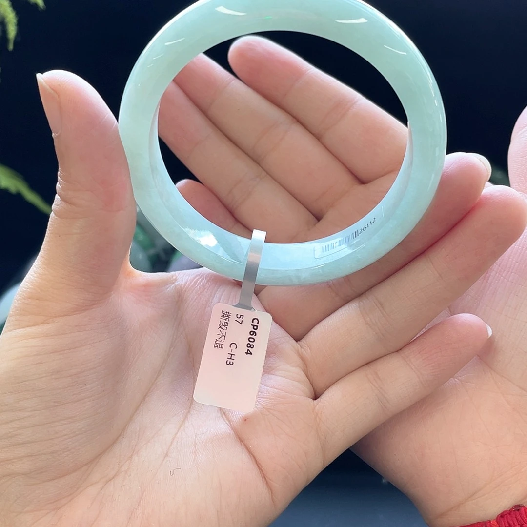 翡翠手镯未镶嵌正圈