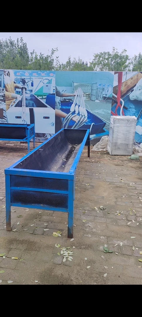 不怕雨淋不怕晒的胶皮大牛槽5毫米厚3米长