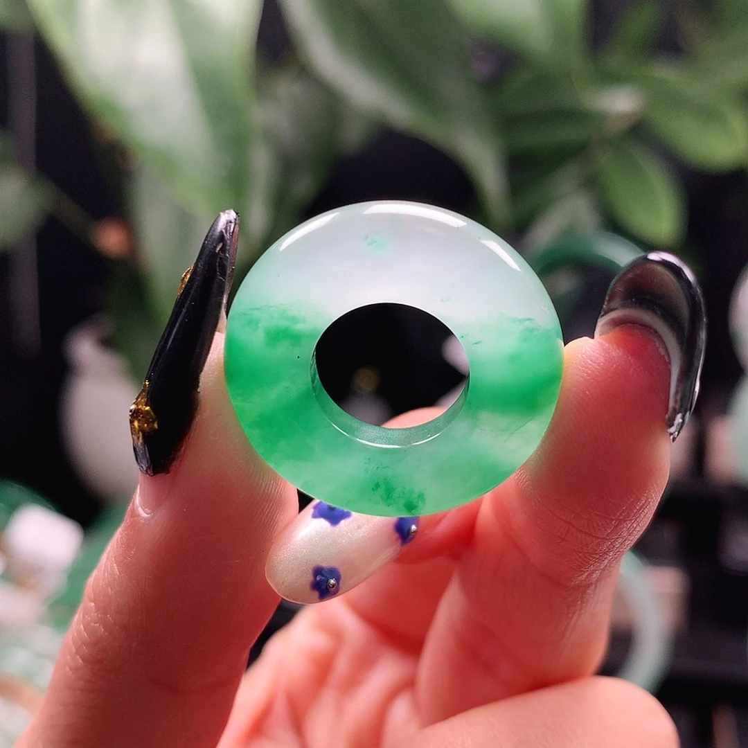 石英质玉未镶嵌吊坠