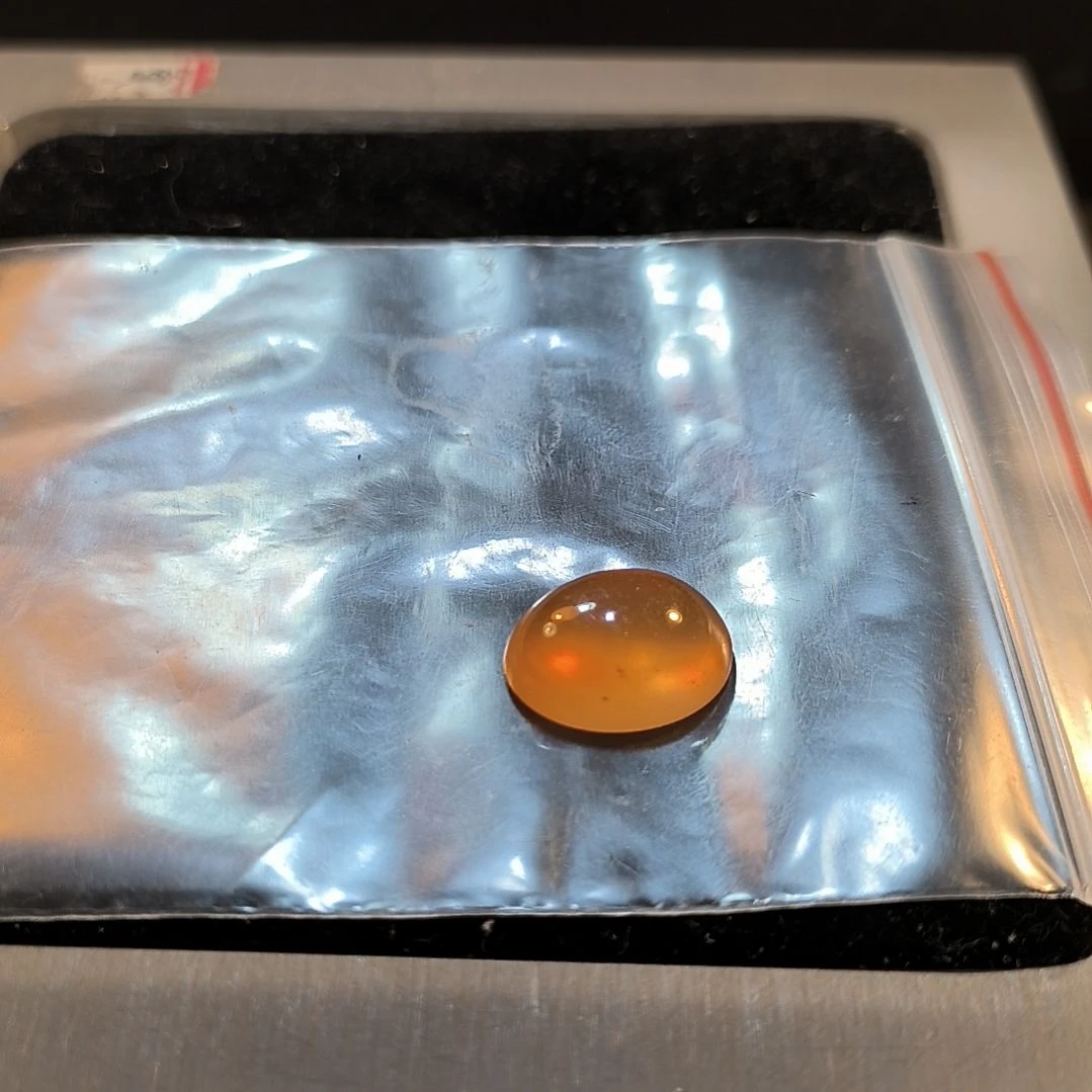 余***石英岩玉未镶嵌戒面