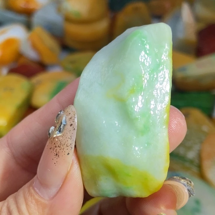 翡翠未镶嵌颈饰缅甸
