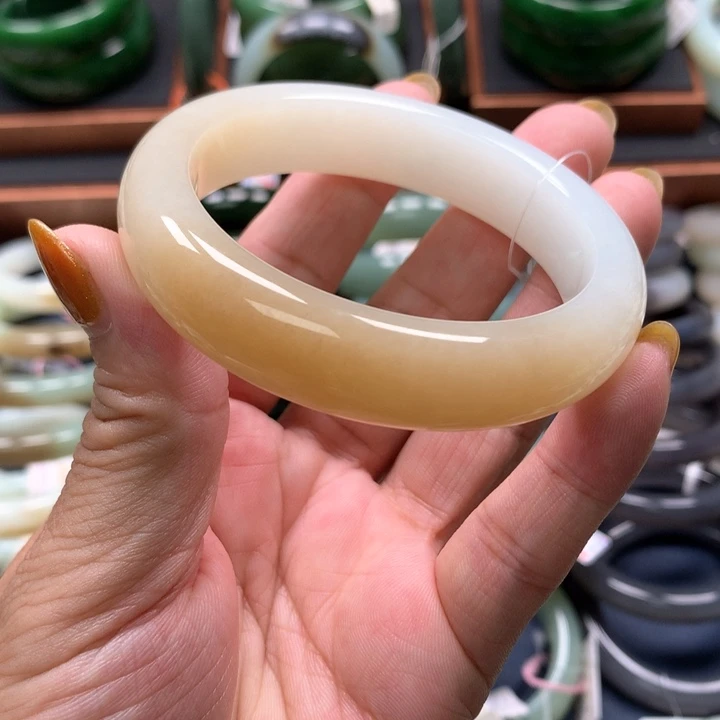 【闪购商品】未镶嵌手镯和田玉