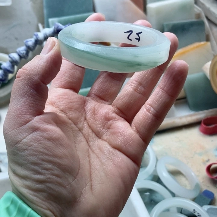 石英质玉手镯未镶嵌月***?加工定制