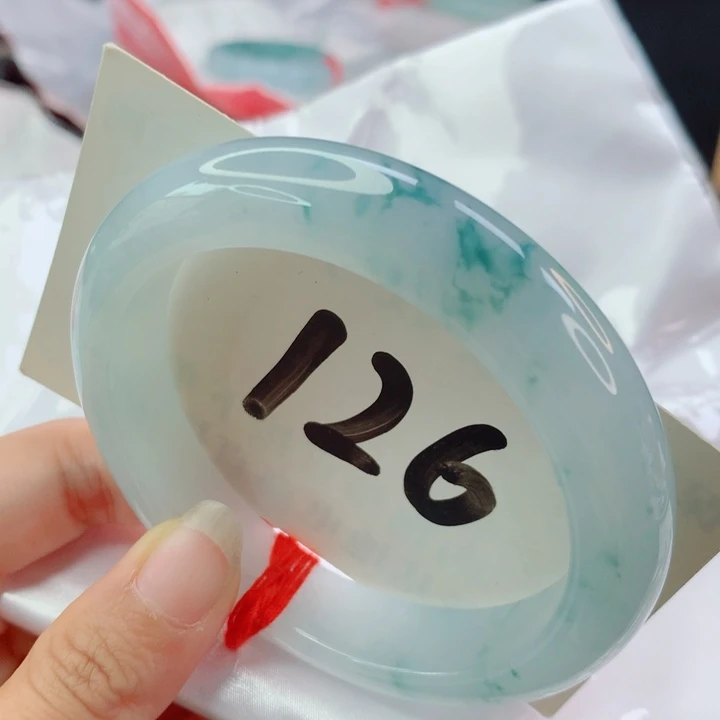 翡翠未镶嵌手镯天空蓝飘花