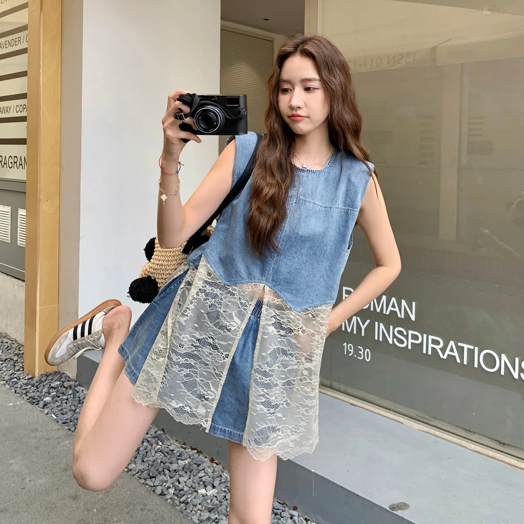 浅蓝色法式设计感牛仔套装女2025夏季新款蕾丝拼接背心短裤两件套