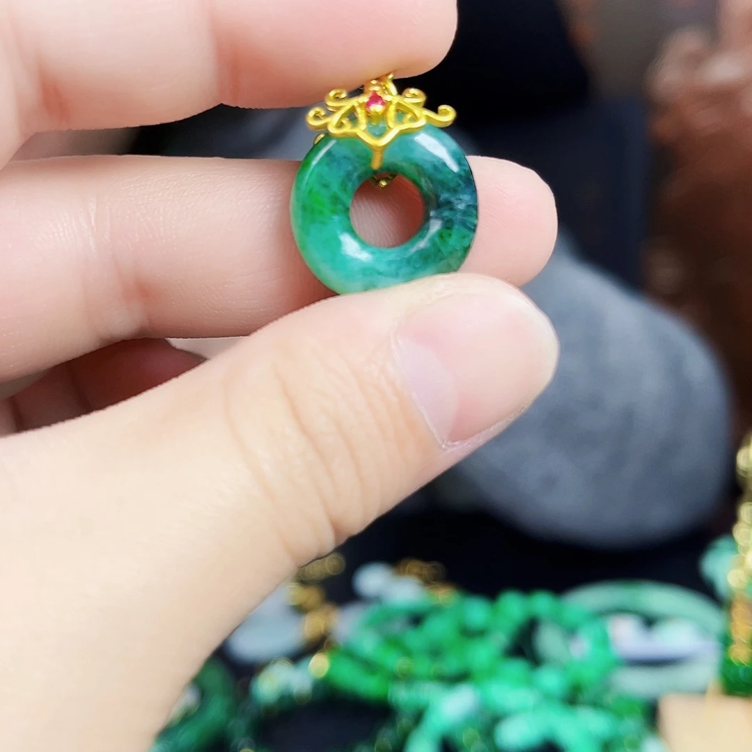 翡翠颈饰未镶嵌多样性发货，以实物为准