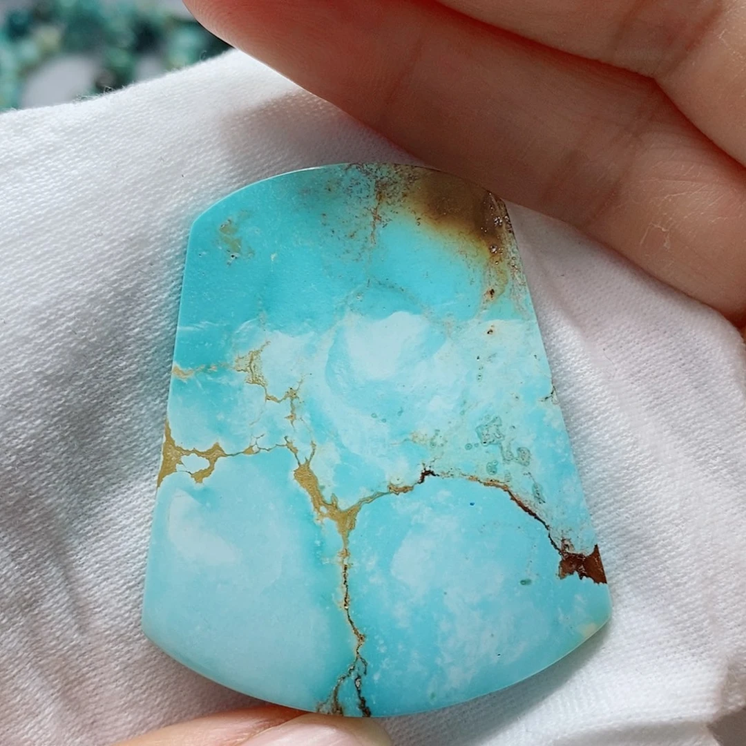 绿松石未镶嵌珠宝奇石