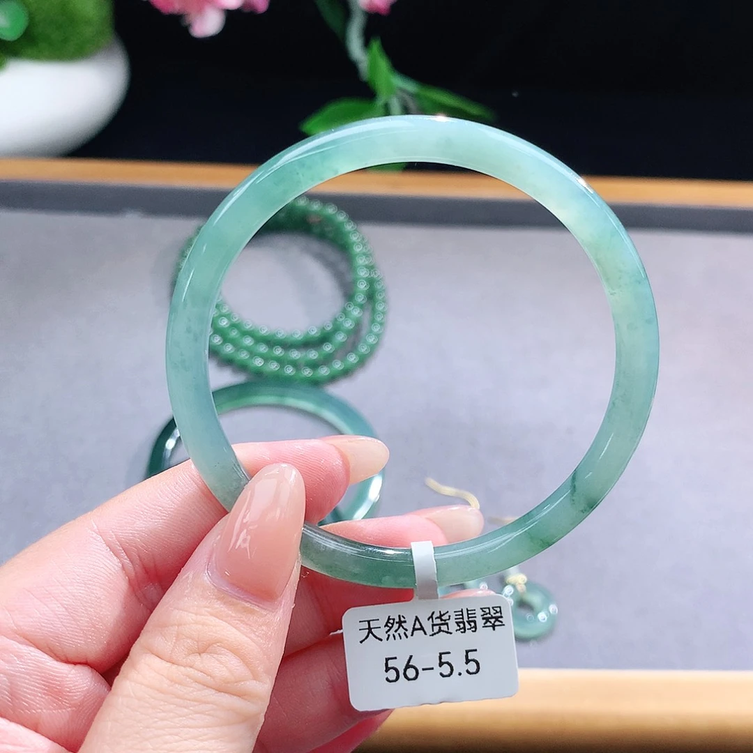 未镶嵌手镯（圆镯）翡翠