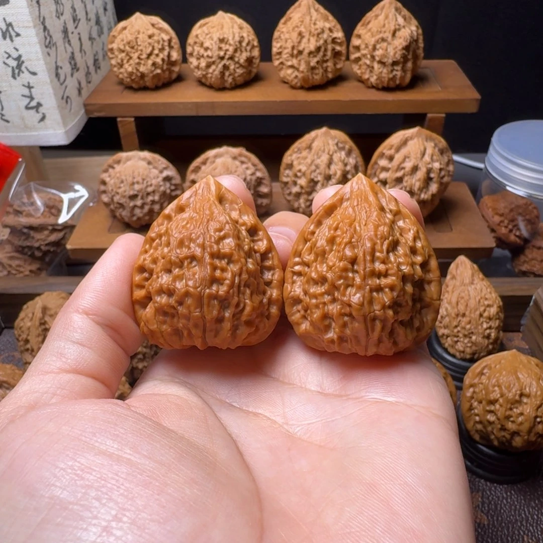 吊坠文玩核桃蛇王一抹红