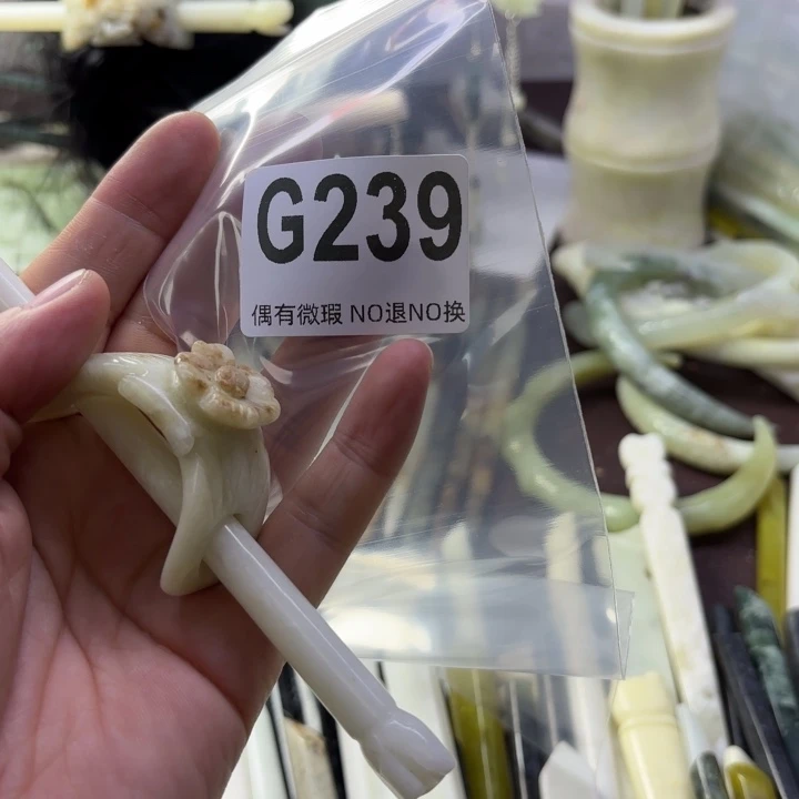 蛇纹石玉发饰合金归*