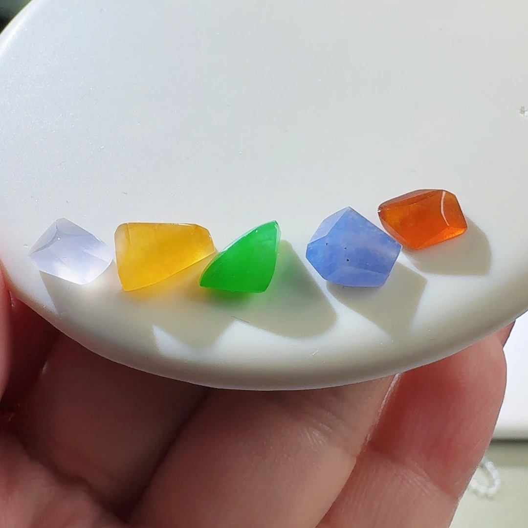 翡翠未镶嵌颈饰裸石