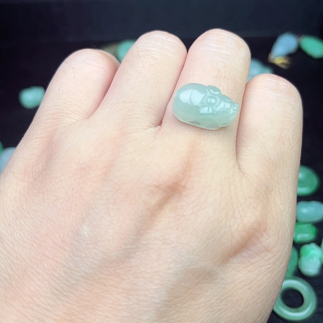 郭***丰翡翠未镶嵌颈饰翡翠