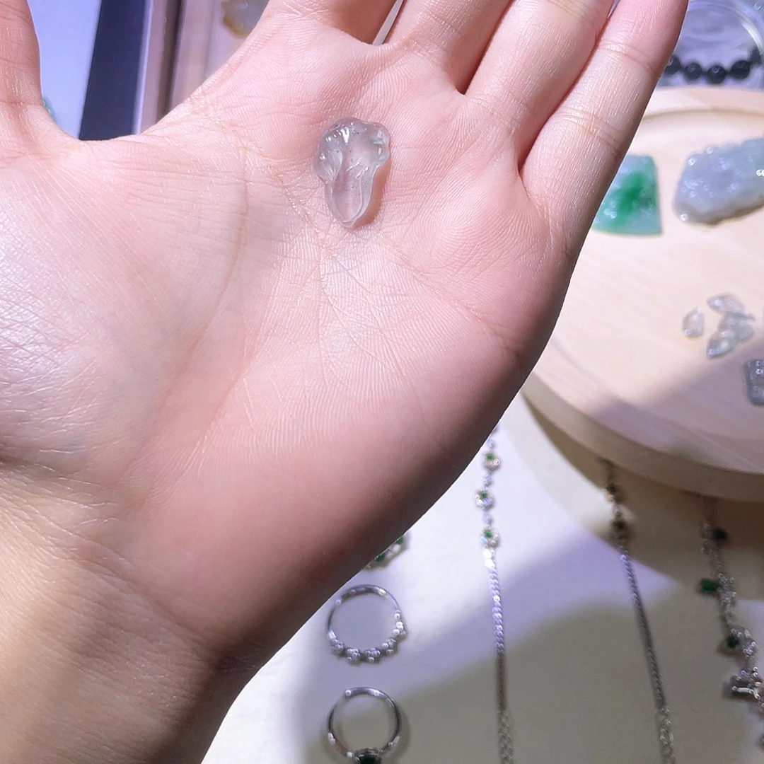 颈饰未镶嵌翡翠天然翡翠A货冰种白菜