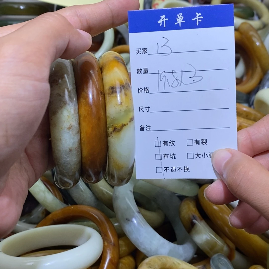 未镶嵌蛇纹石玉手镯坤****)