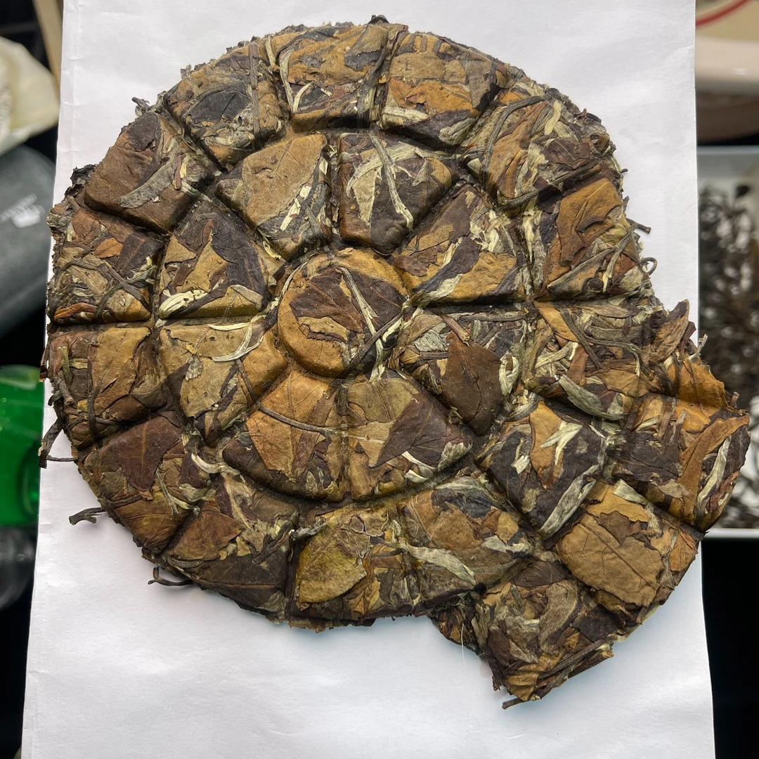 7日2月 23年老曼峨古树普洱茶 白茶饼茶 A068号