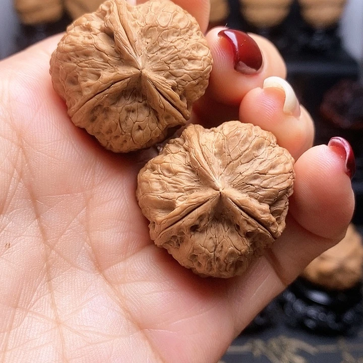 文玩核桃吊坠古玉三棱