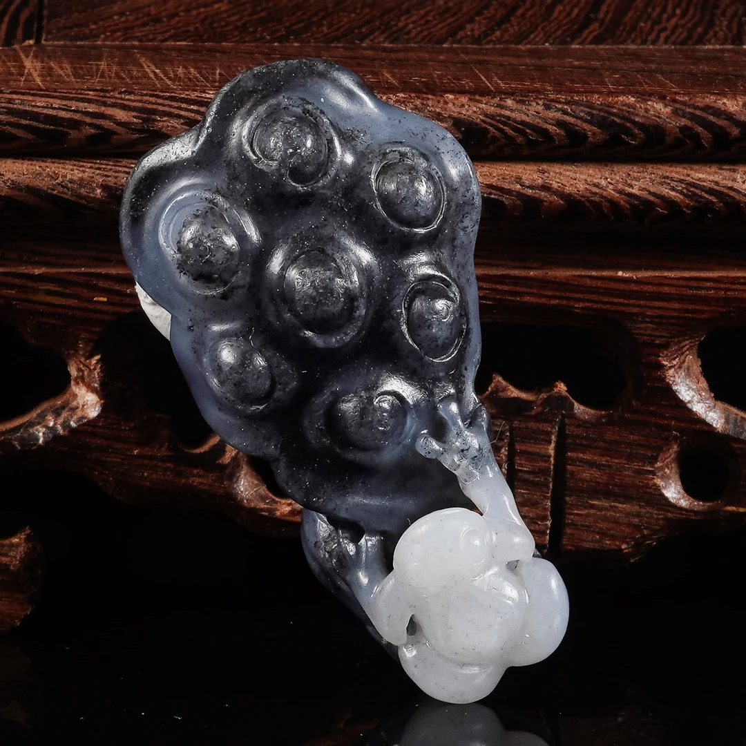 LOT.007和田玉巧雕莲藕蟾蜍/X1549