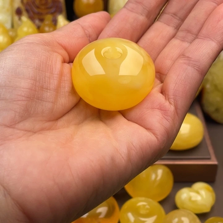 琥珀未镶嵌颈饰蜜蜡