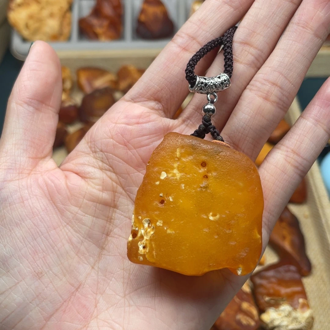 未镶嵌琥珀珠宝奇石