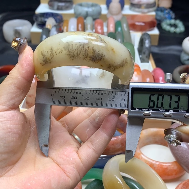 未镶嵌手镯石英质玉