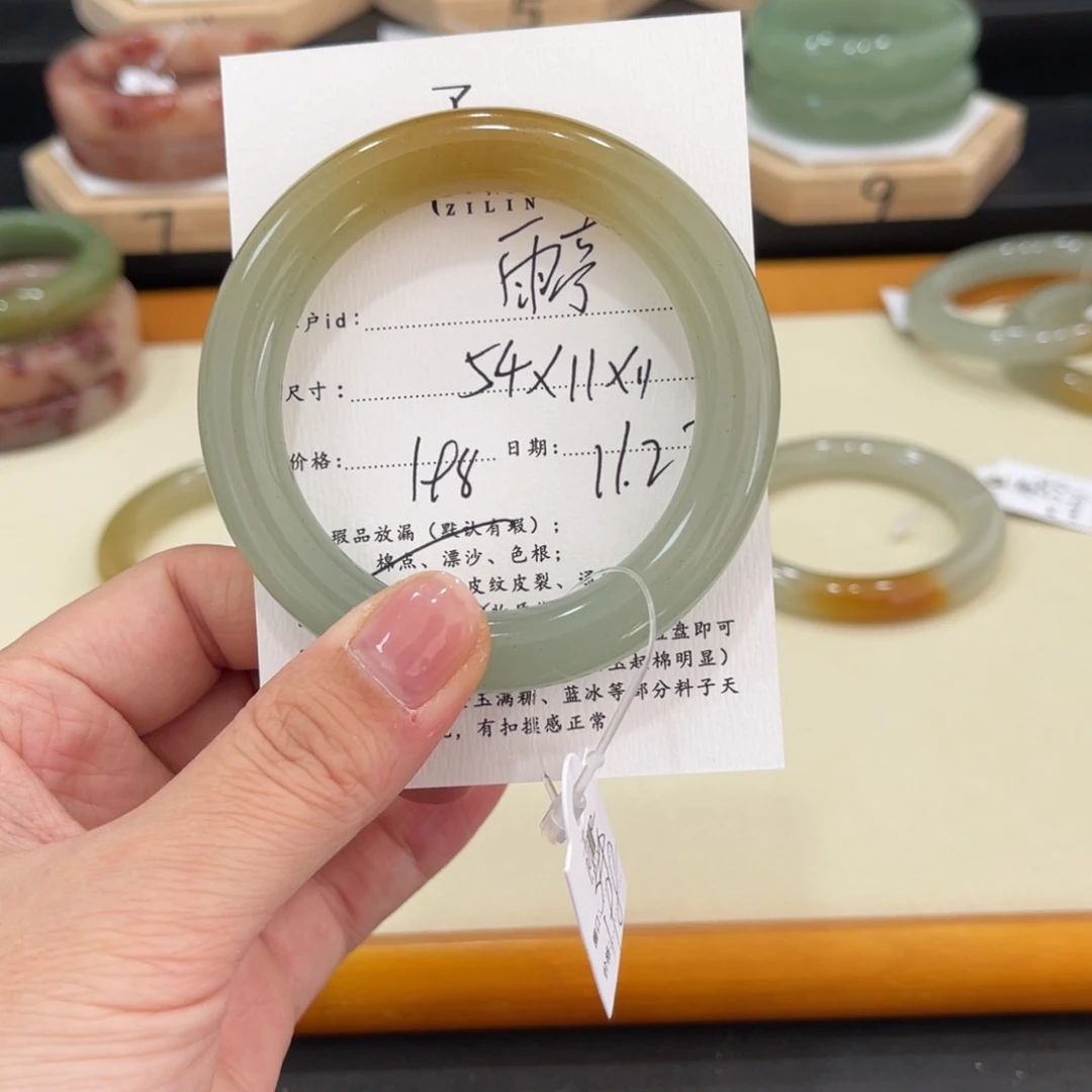 未镶嵌手镯石英质玉雨*