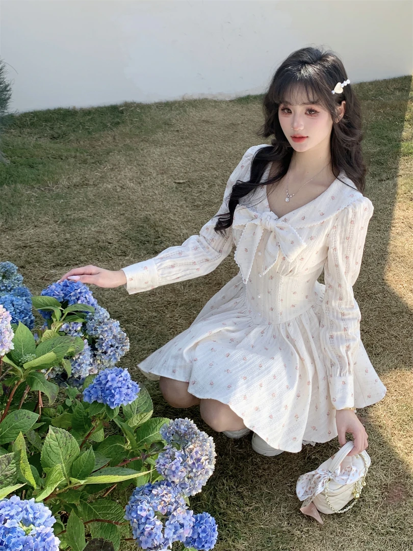 越韩小鱼 伊芙少女 甜美粉色碎花连衣裙收腰显瘦蕾丝拼接长袖短裙