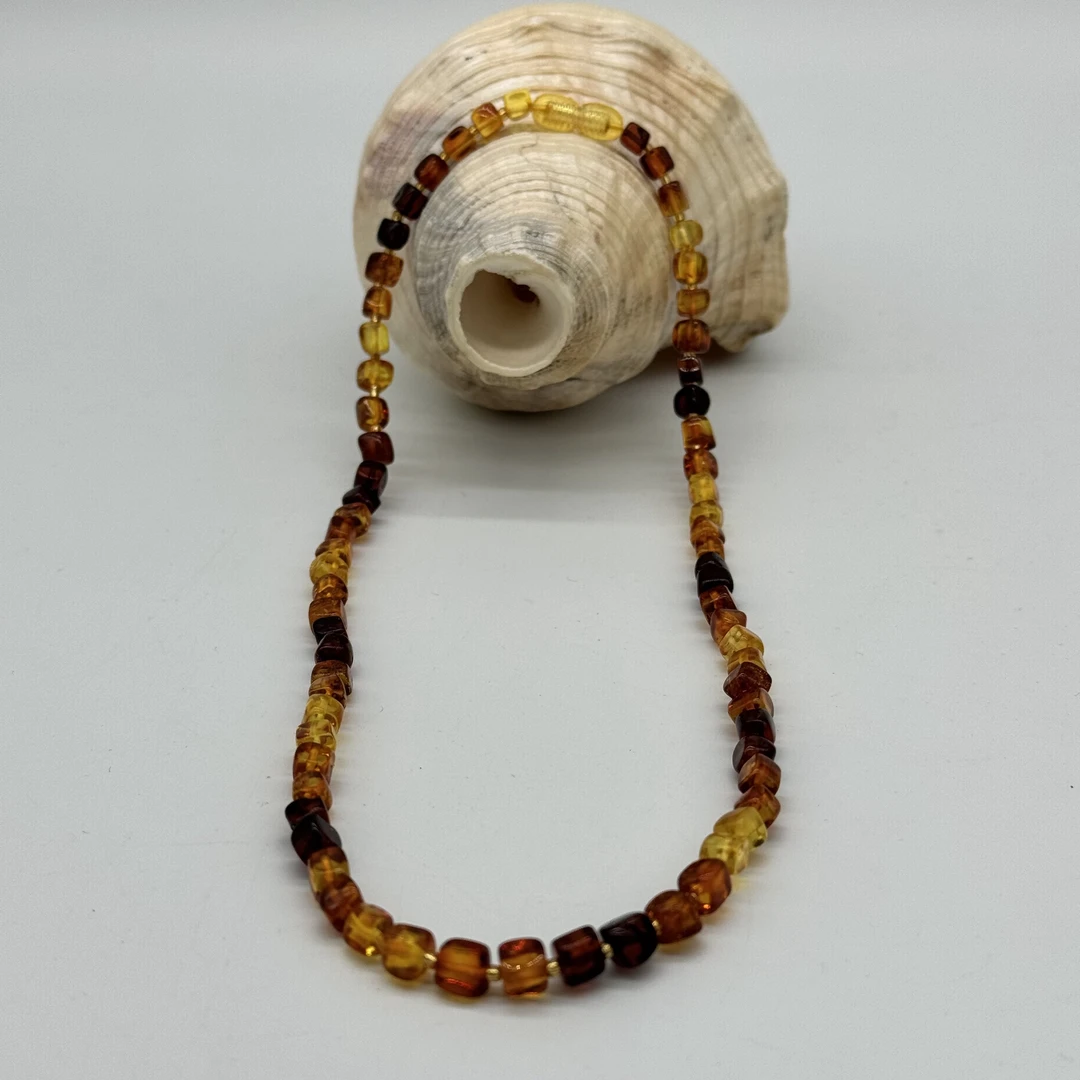 Bak gvzal jawayirat 乔美首饰 方块特色项链琥珀