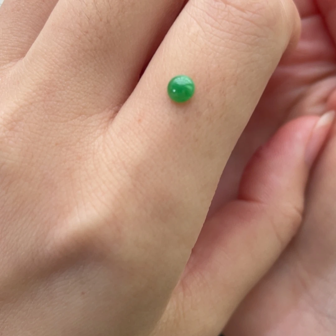 翡翠颈饰未镶嵌欧****呀绿蛋