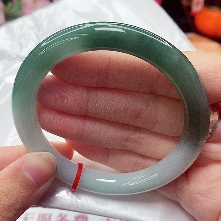 翡翠手镯未镶嵌55圈