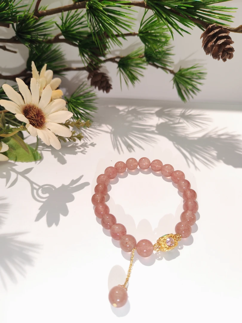 L75草莓晶手串灵动温柔气质