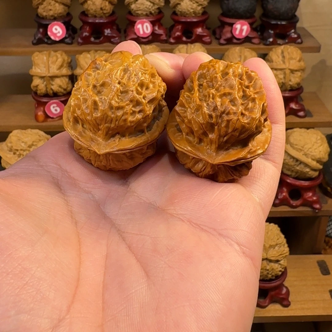 铁核桃把件七彩皇冠