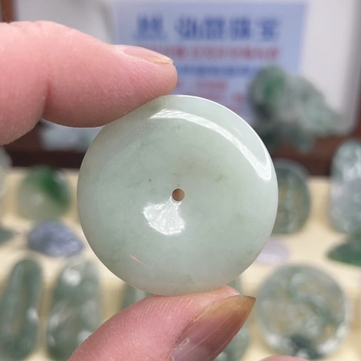 翡翠未镶嵌颈饰玉