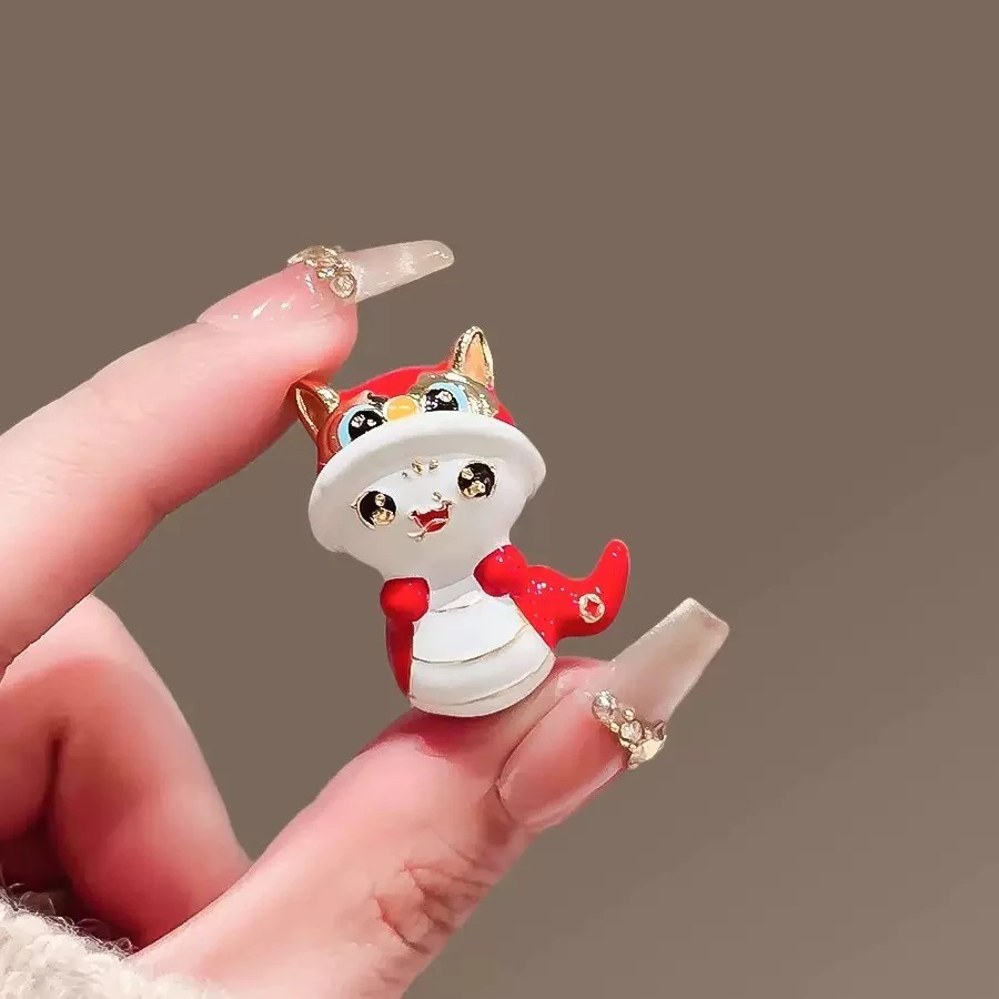 锌合金胸针 可爱公仔生肖蛇胸针精致气质别针国潮胸花衣服ins配饰