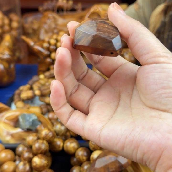 宝***宝柏木（崖柏）北太行崖柏陈化雷击二次陈化吊坠