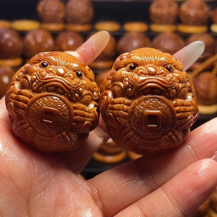 瑞***子把件橄榄核橄榄雕刻