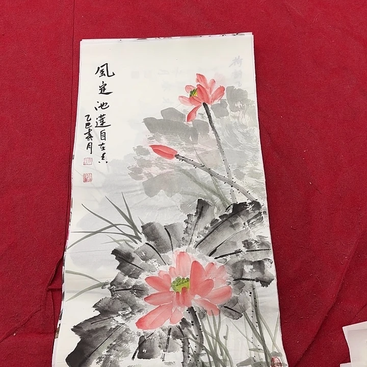 国画花鸟等图案为一体而得