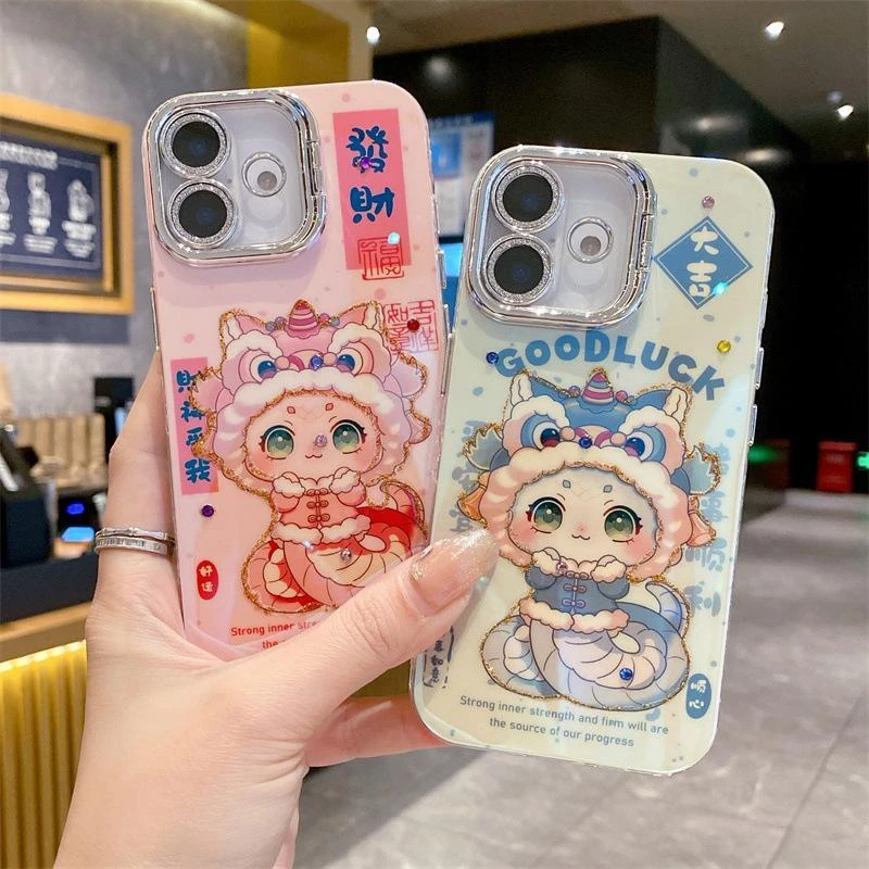 适用苹果iPhone16promax新款手机壳15新年可爱小蛇银灰色镜头支架