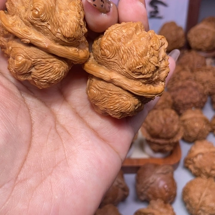 陳***希文玩核桃吊坠蛤蟆头雕刻的金蟾