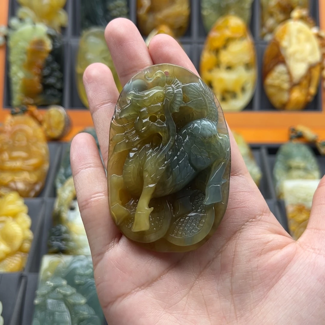 蛇纹石玉未镶嵌颈饰